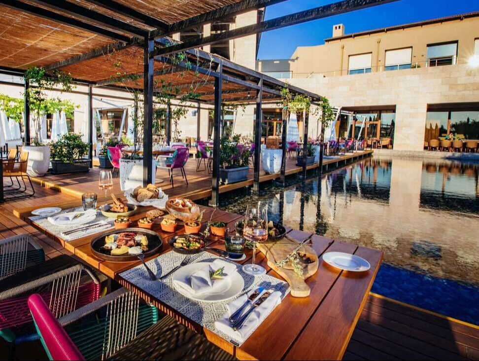 Romanos resort outdoor restaurant